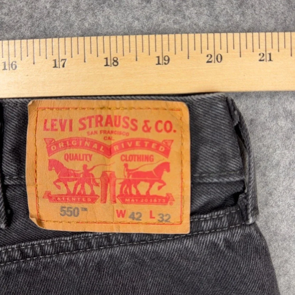 Levi's Jeans Mens 42x32 Black 550 Relaxed Fit Tapered Leg Cotton Denim Pants